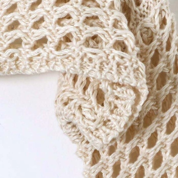 Cream Crochet Bell Sleeve Top with Starfish Details - Picture 5 of 6